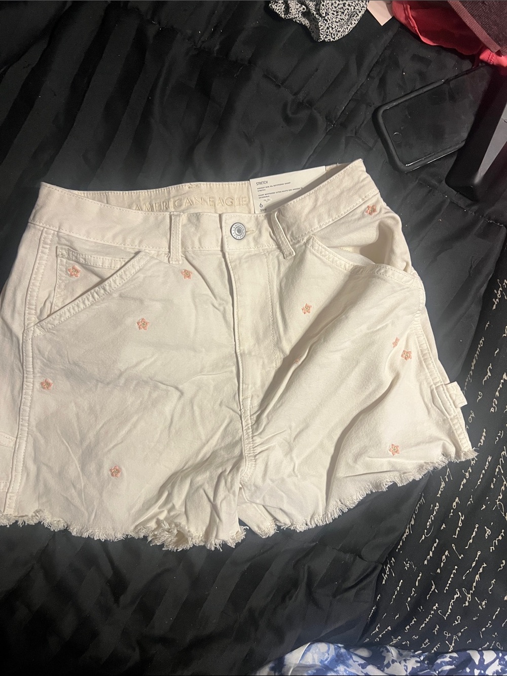 American Eagle Outfitters Cream Embroidered 90’s boyfriend high rise shorts, NWT